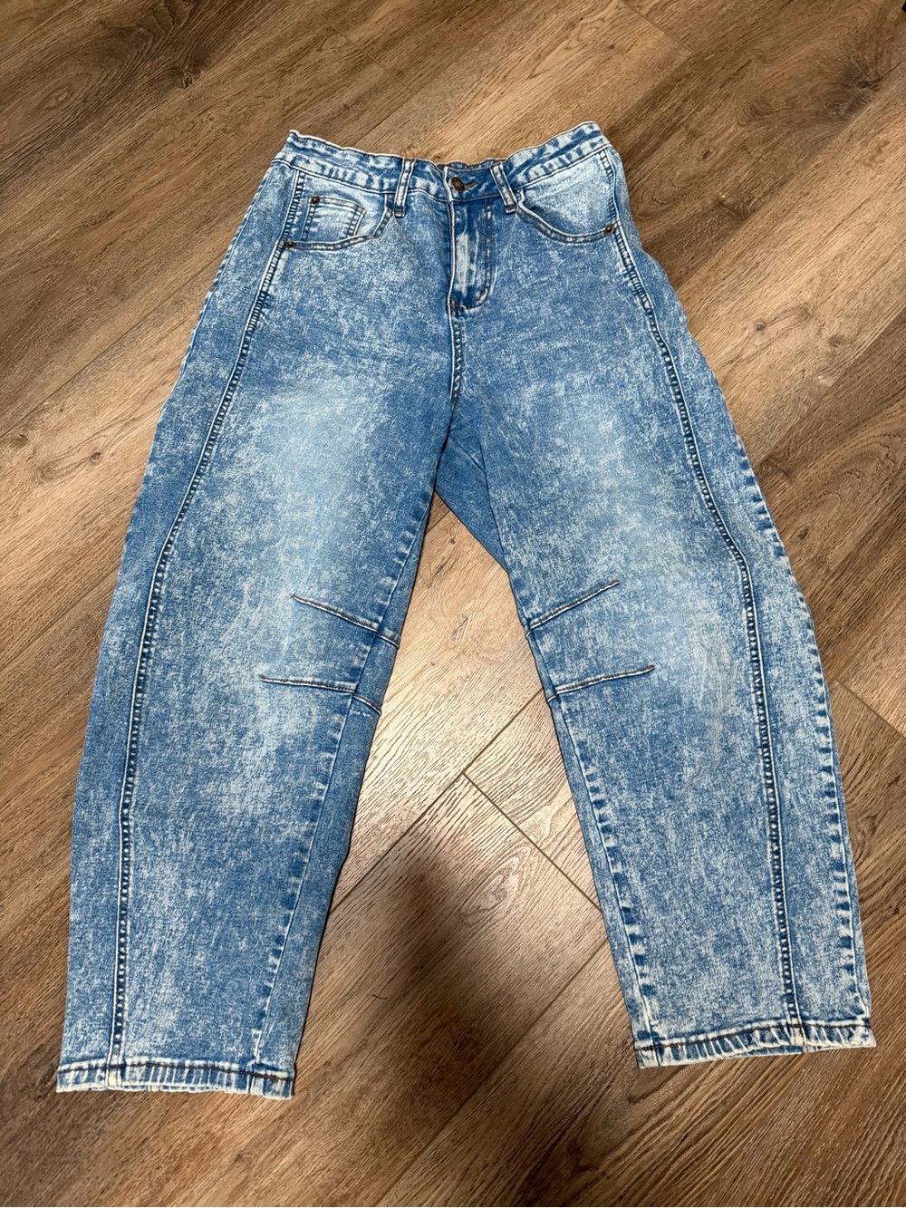 Women's Blue Acid-Wash barrel leg Jeans